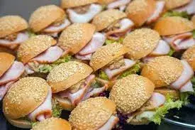 Budget broodjes voor de grotere groepen, gesorteerde broodjes voor ieder wat wils